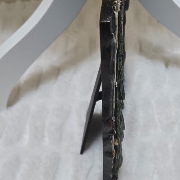 Bigfoot Picture frame.9.5"H x 9.5"W Resin Holds a 4x6 photo with Big Foot - Picture 10 of 14